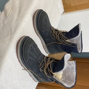 Selling a size 10 mens blue/grey winter Ugg’s worn a coupe of times